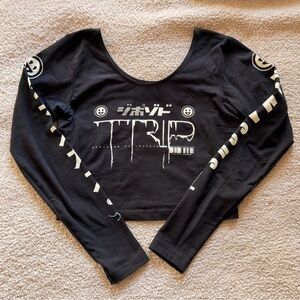 Damascus Black Graphic Long Sleeve Crop Top